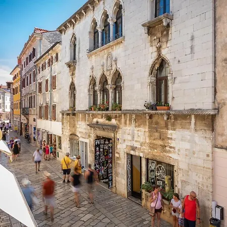 Deluxe Antonija * פורץ